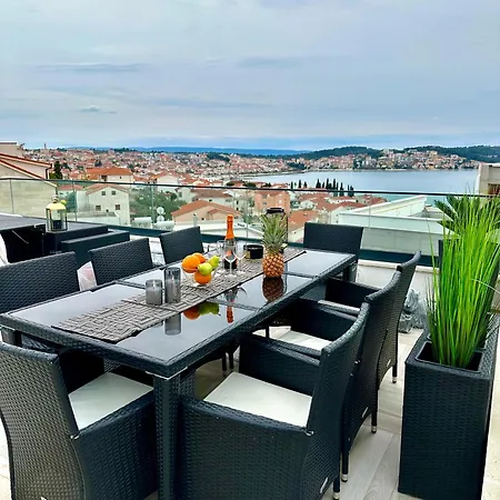 Luxury Lila Apartman *