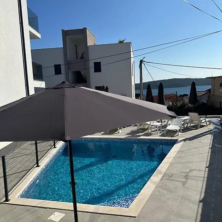 Luxury Lila
