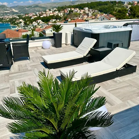 Luxury Lila 公寓 *